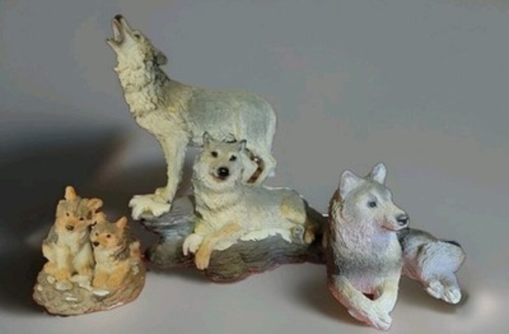 Wolf Family Pups Figurine Set Wildlife Animal Statues Rustic Cabin Home Howling